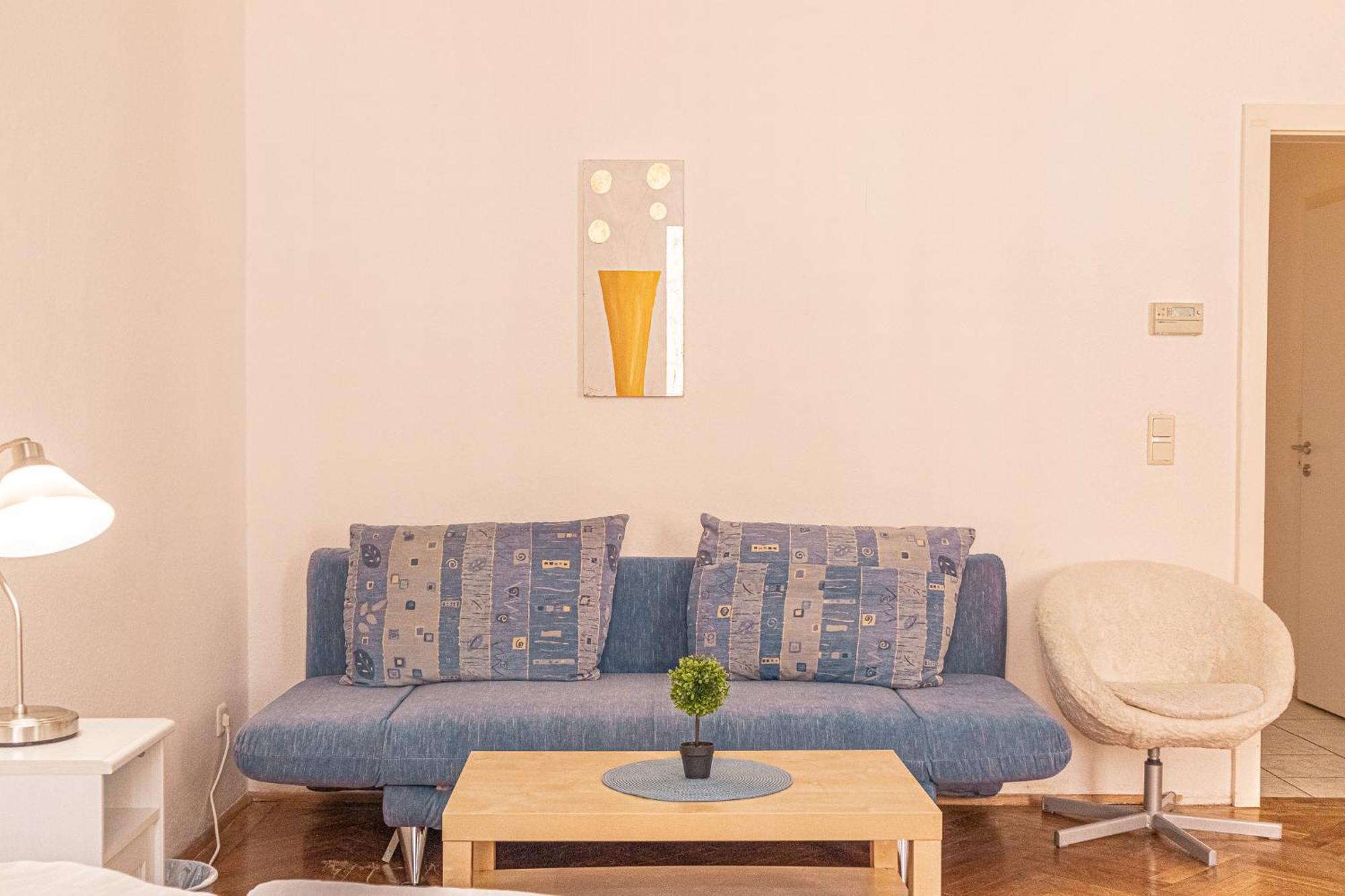 Apartment Stylish 2br, Perfect Location & Well Connected